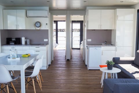 Mobile Home | Private kitchen | Highchair