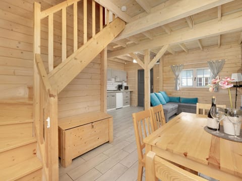 House | Private kitchen | Electric kettle, toaster, highchair