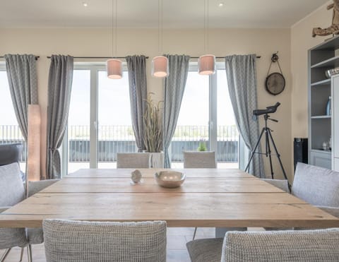 Apartment | Dining