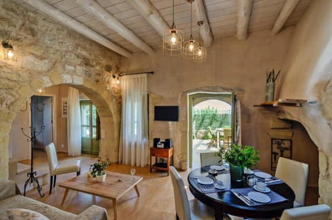 House | Dining