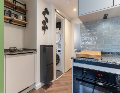 Apartment | Private kitchen | Electric kettle, toaster