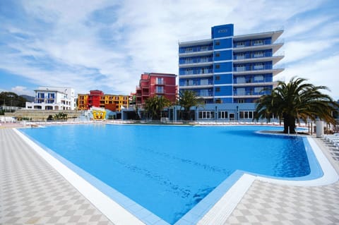 Apartment | Pool | Outdoor pool