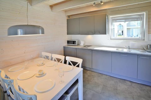 House | Private kitchen | Electric kettle, toaster, highchair
