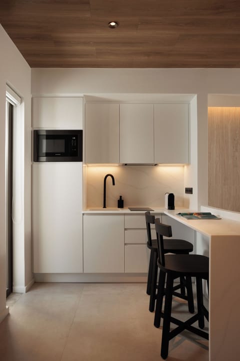 Neanderthal Hills Suite | Private Pool | Partial S.V. | Private kitchenette | Coffee/tea maker