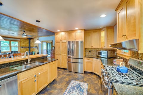 House (4 Bedrooms) | Interior