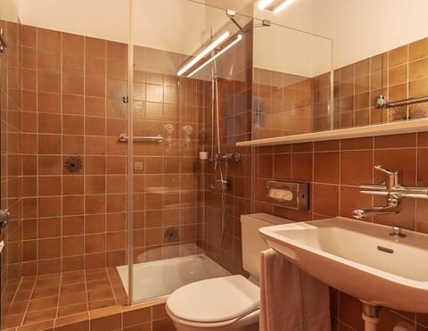 Family Room | Bathroom | Hair dryer, towels