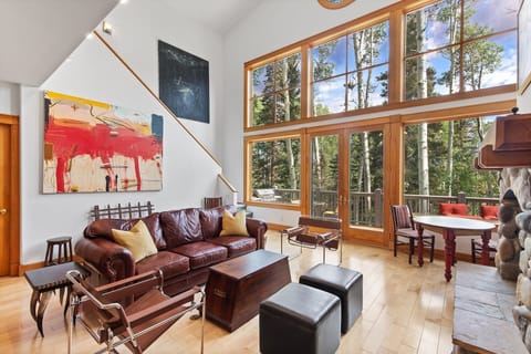 House, 4 Bedrooms | Living area