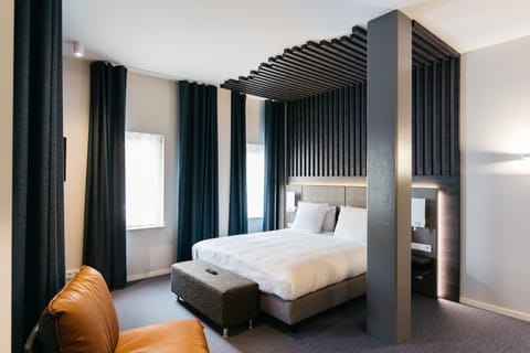 Junior Suite | In-room safe, desk, free WiFi, bed sheets