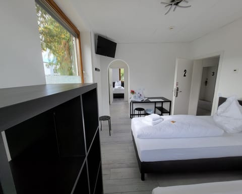 Double Room, Private Bathroom | 1 bedroom, in-room safe, desk, laptop workspace