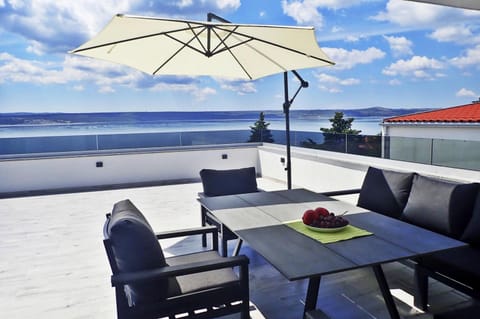 House | Outdoor dining