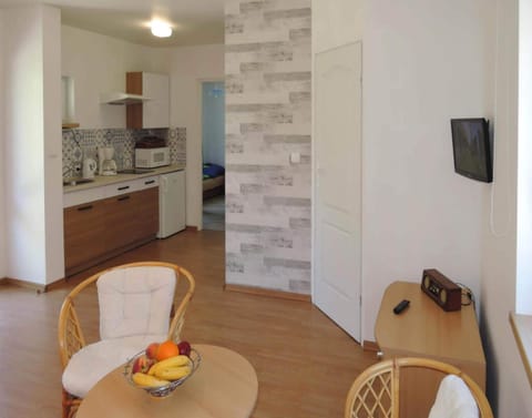 House | Private kitchen | Electric kettle, highchair