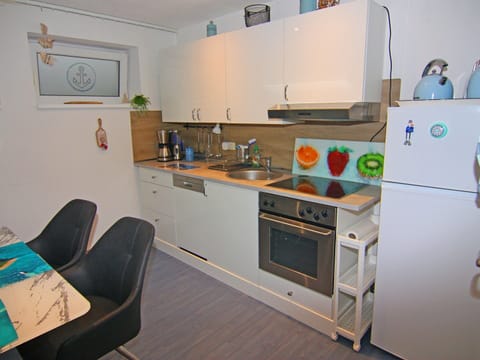 Apartment | Private kitchen | Electric kettle, toaster