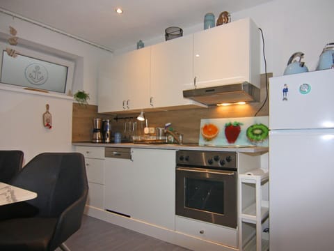 Apartment | Private kitchen | Electric kettle, toaster
