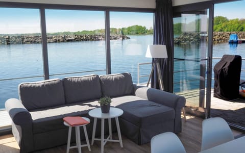 Mobile Home | Living room