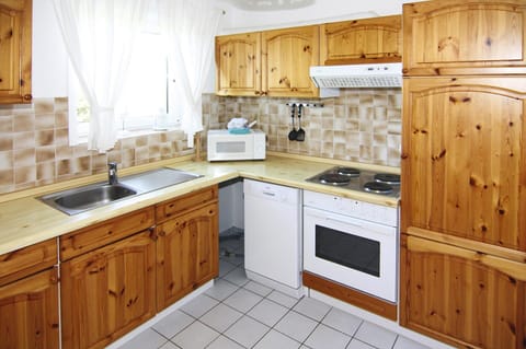 Apartment | Private kitchen | Toaster, highchair