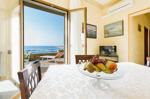 Apartment | Dining