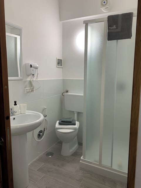 Classic Twin Room, Private Bathroom | Bathroom | Shower, hair dryer, slippers, towels