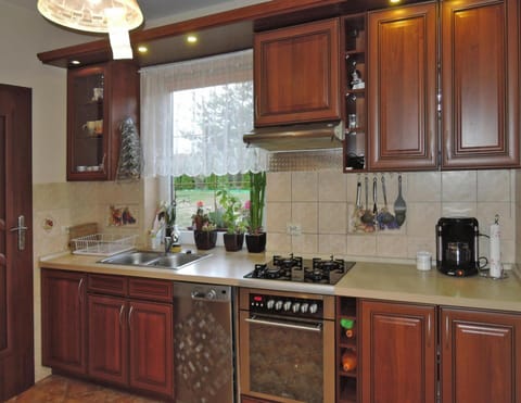 House | Private kitchen | Electric kettle, toaster, highchair
