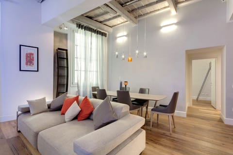 Apartment | Living area | Flat-screen TV