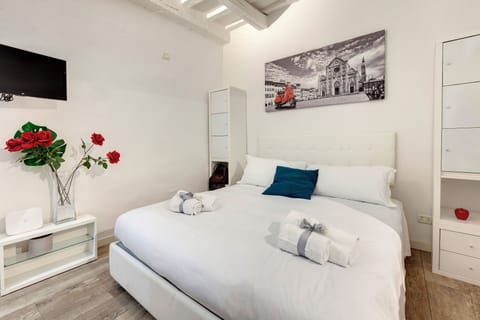 Studio | Laptop workspace, iron/ironing board, free WiFi, bed sheets
