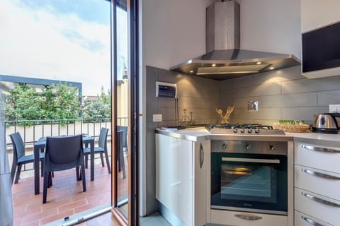 Apartment | Private kitchenette | Full-size fridge, microwave, oven, stovetop