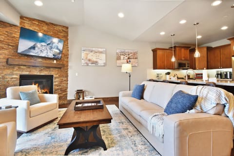 Superior House, Mountain View | Living area | Fireplace