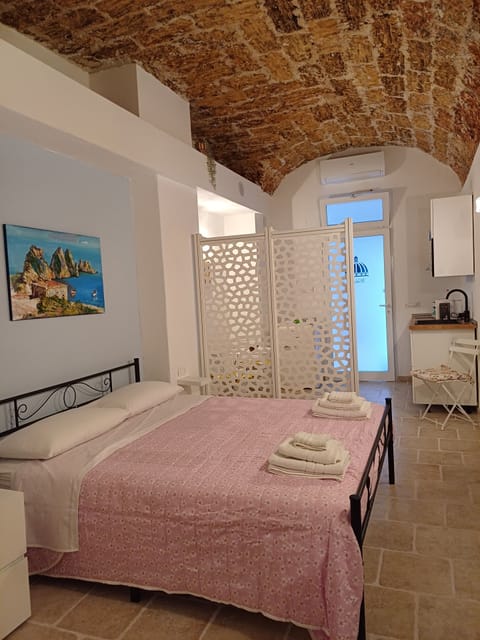 Luxury Studio, Courtyard View | Egyptian cotton sheets, premium bedding, Select Comfort beds, free WiFi