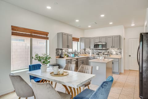 House (5 Bedrooms) | Interior