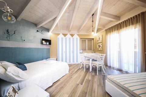 Luxury Double Room, Balcony | Laptop workspace, soundproofing, free WiFi