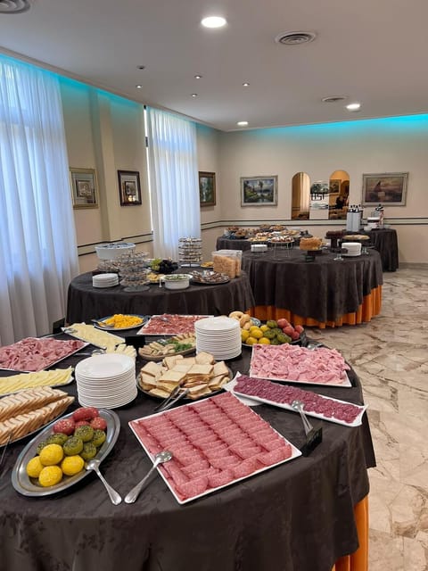 Daily buffet breakfast for a fee