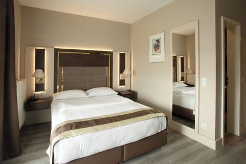 Comfort Single Room, 1 Large Twin Bed | Hypo-allergenic bedding, down comforters, free minibar, in-room safe
