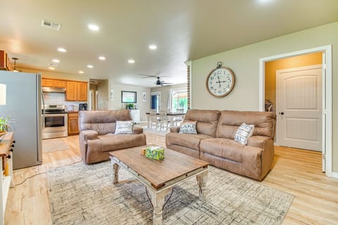 House (2 Bedrooms) | Interior