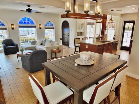 House, Multiple Beds, Patio, Garden View (Belmont Shore Beach House) | Interior