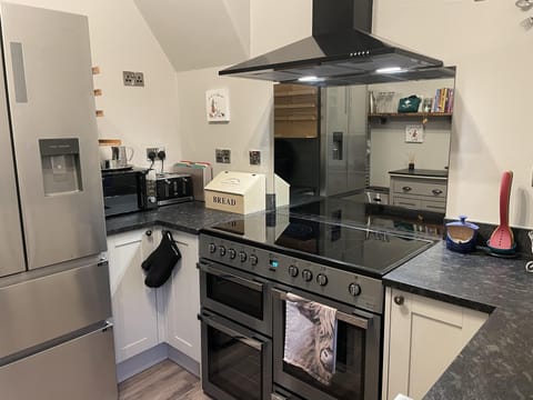 House | Private kitchen | Fridge, microwave, oven, stovetop