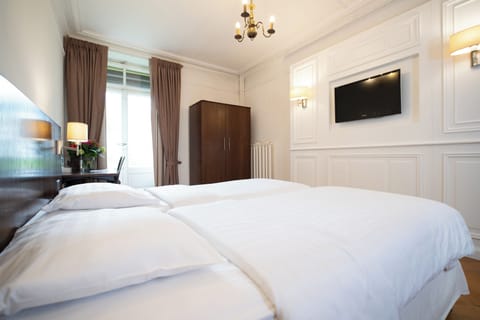 Double Room | Minibar, in-room safe, desk, free WiFi