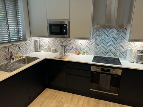 Apartment | Private kitchen | Fridge, microwave, oven, stovetop