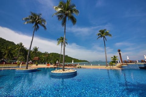 3 outdoor pools, pool umbrellas, sun loungers
