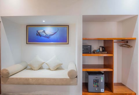 Deluxe Villa, 2 Bedrooms, Ocean View | 2 bedrooms, desk, free WiFi