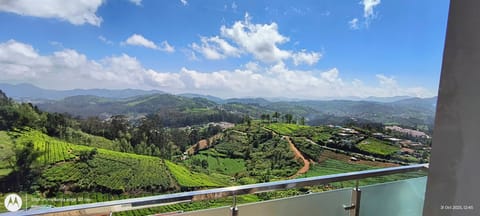 Deluxe Room, 1 King Bed, Valley View | Balcony view