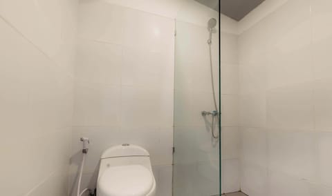 Standard Room | Bathroom | Shower, towels, soap, shampoo