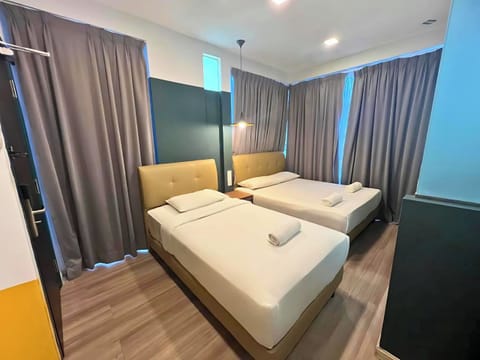 Triple Room | Desk, iron/ironing board (on request), WiFi (free)