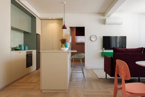 Family Suite, City View | Living area