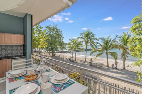 Exclusive Suite, Sea View | Desk, laptop workspace, soundproofing, free WiFi