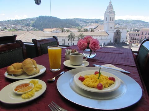 Full breakfast for a fee on weekends
