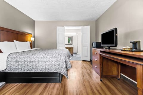 Premium bedding, iron/ironing board, free WiFi, bed sheets