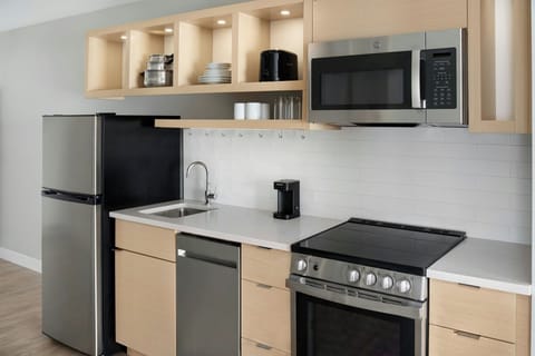 Suite, 1 Bedroom | Desk, laptop workspace, blackout drapes, soundproofing