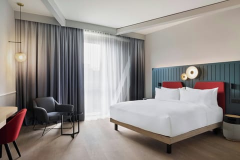 Executive Room, 1 King Bed | Premium bedding, down comforters, minibar, in-room safe