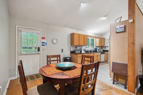 House, 3 Bedrooms | Dining