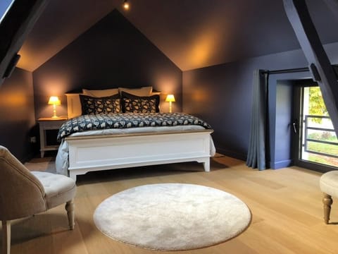 Deluxe House, Garden View | Laptop workspace, blackout drapes, soundproofing, iron/ironing board