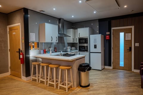 Full-size fridge, microwave, oven, toaster